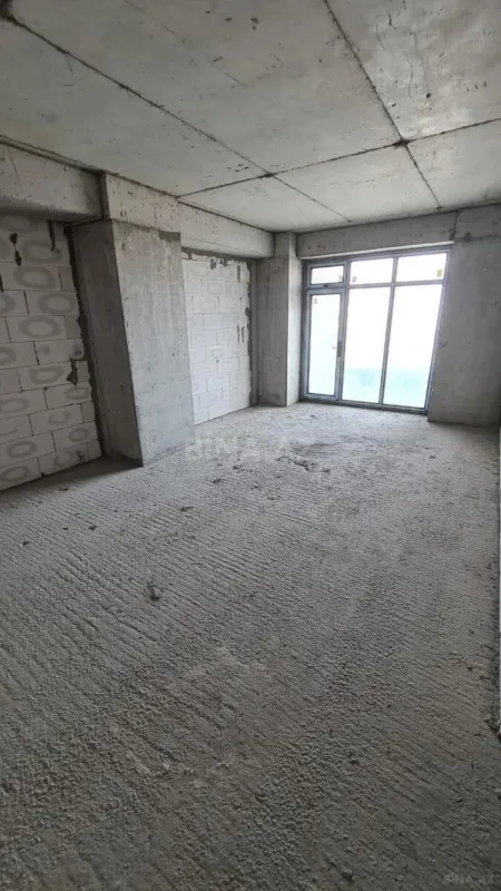 Satılır 4 otaqlı mənzil 178 m²