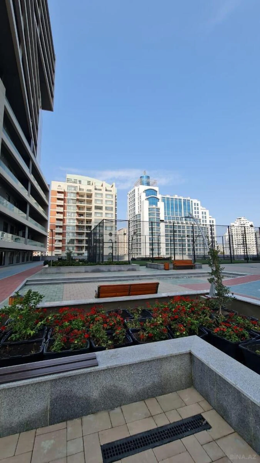 Satılır 4 otaqlı mənzil 178 m²