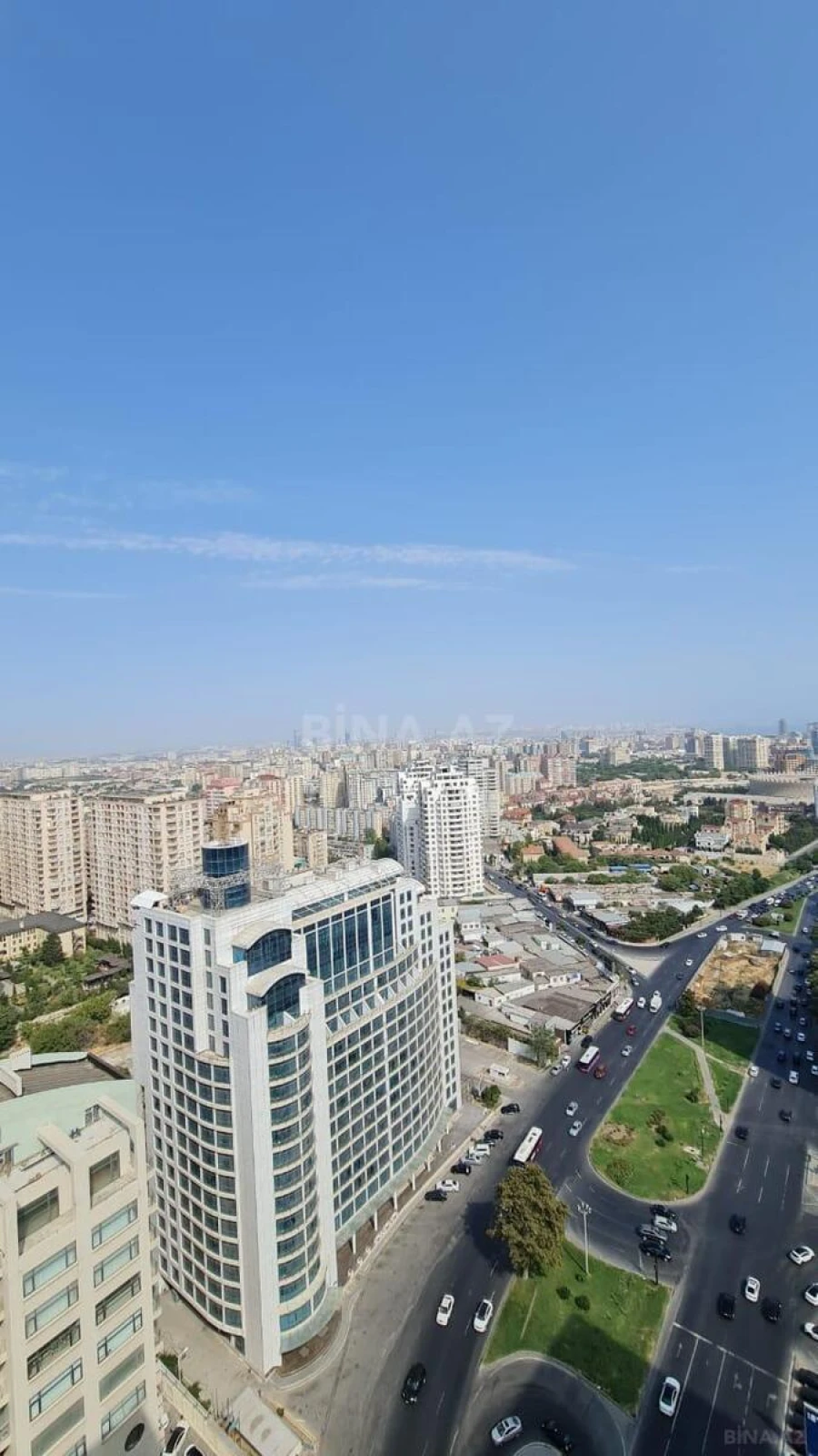 Satılır 4 otaqlı mənzil 178 m²