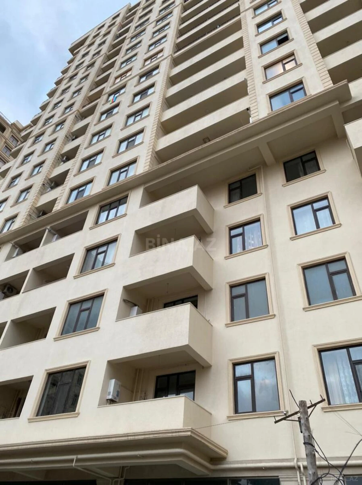 Satılır 3 otaqlı mənzil 138 m²
