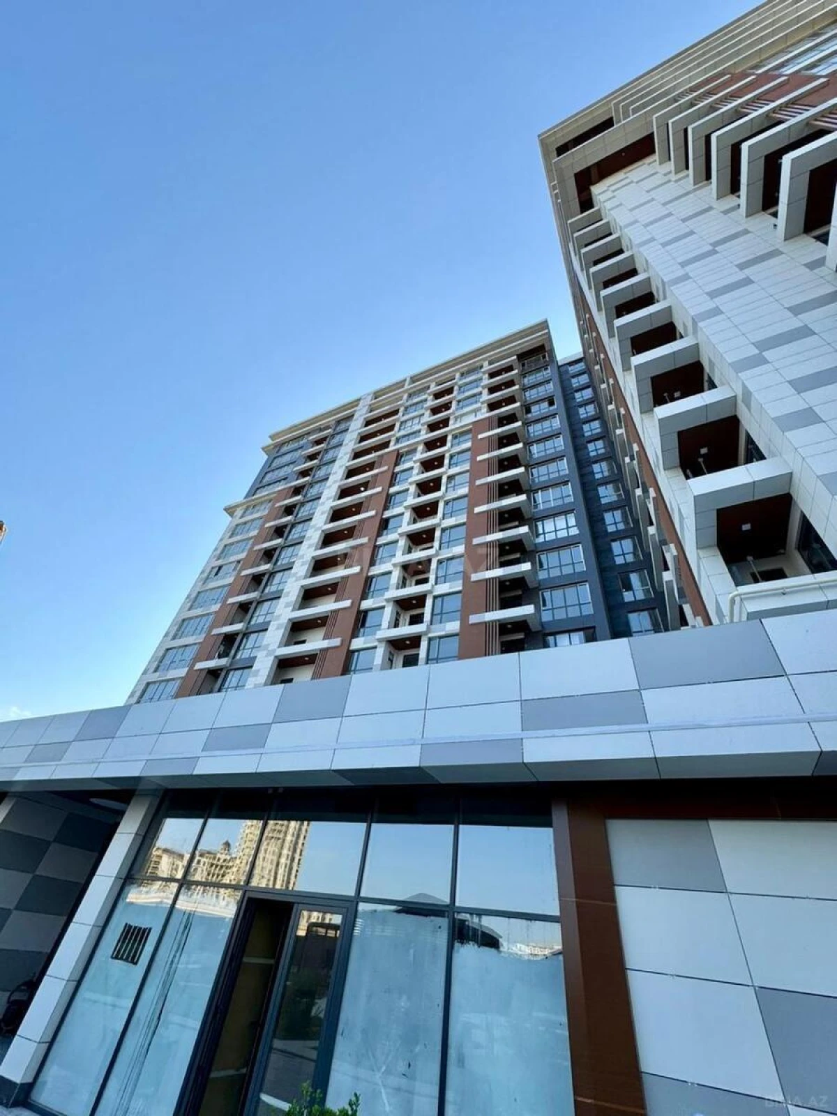 Satılır 2 otaqlı mənzil 60.7 m²