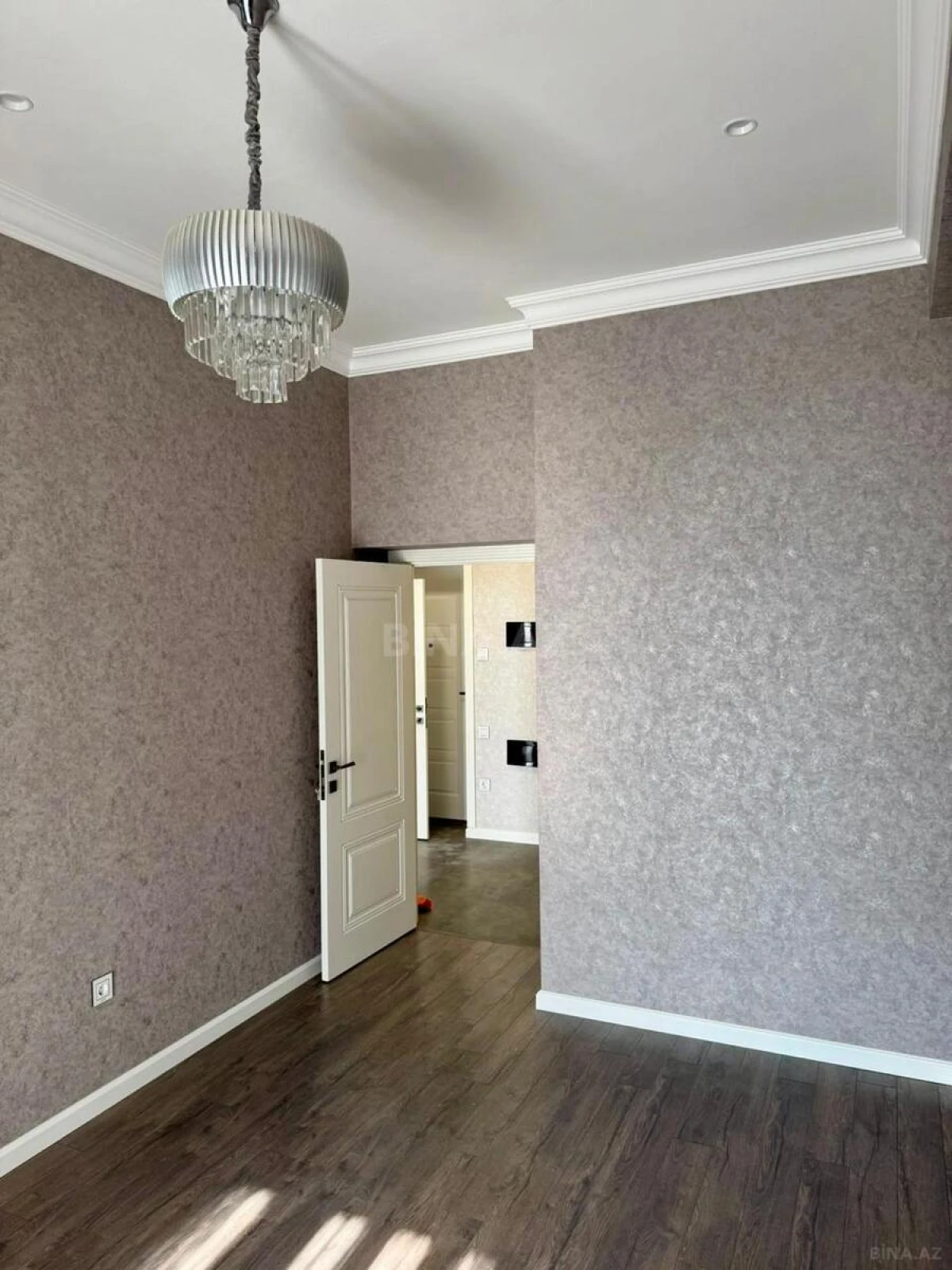 Satılır 2 otaqlı mənzil 60.7 m²