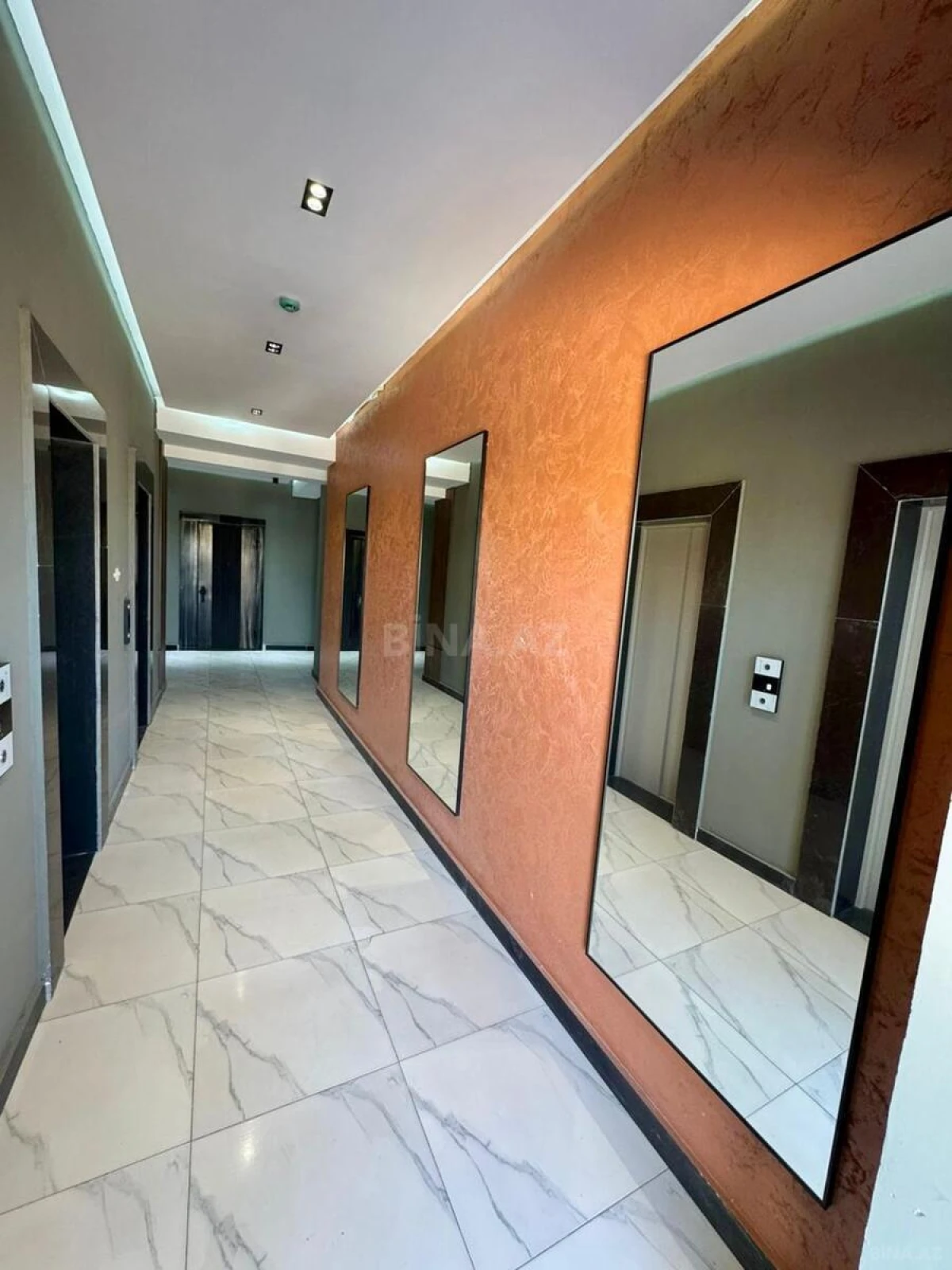 Satılır 2 otaqlı mənzil 60.7 m²