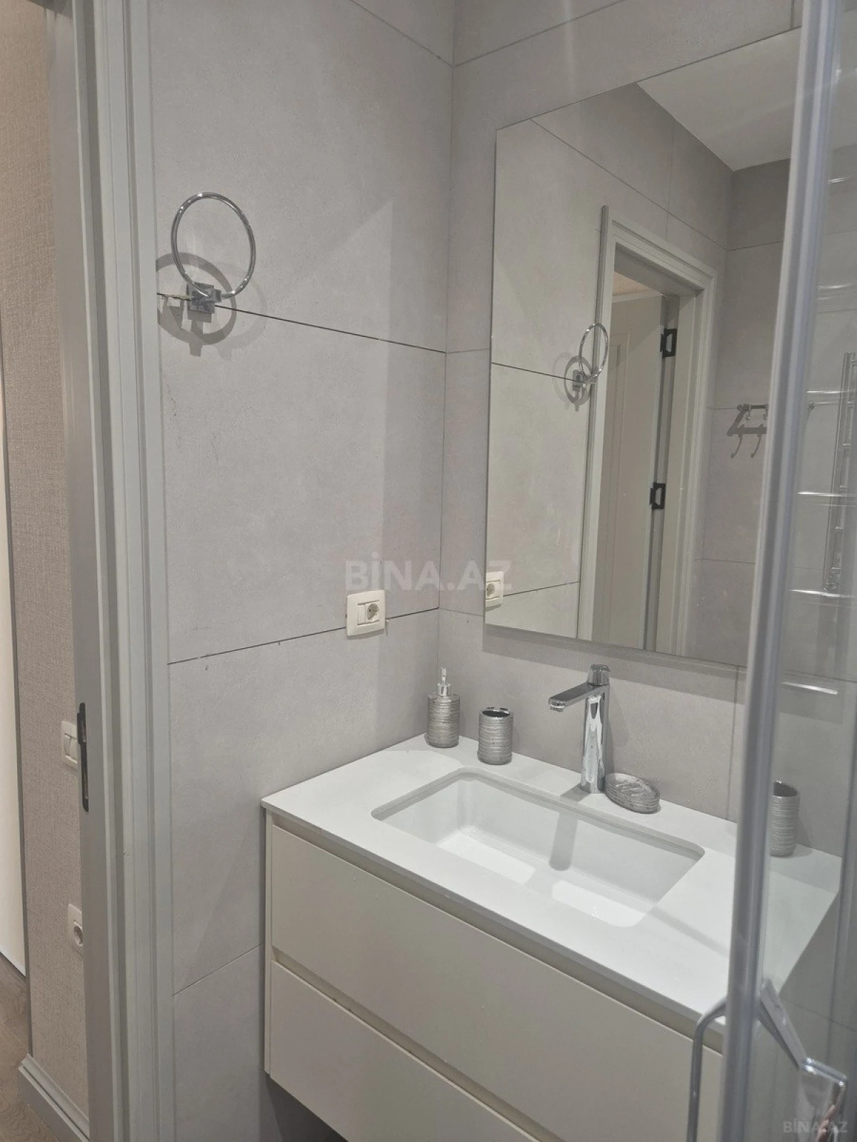 Kirayə verilir 3 otaqlı mənzil 120 m²