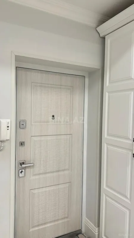 Satılır 3 otaqlı mənzil 165 m²