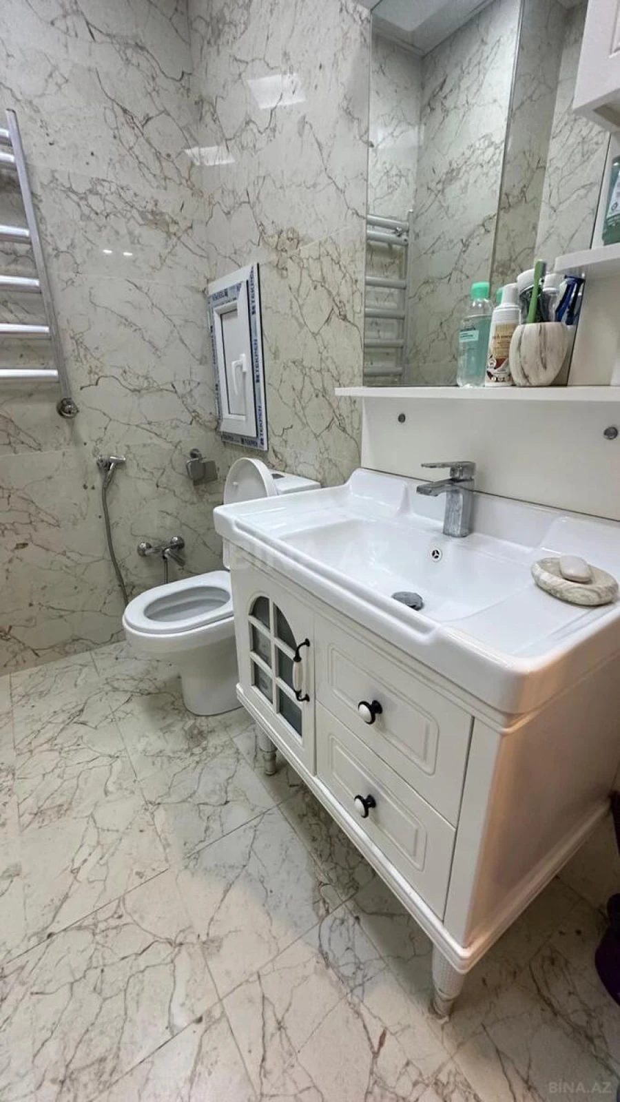Satılır 3 otaqlı mənzil 165 m²