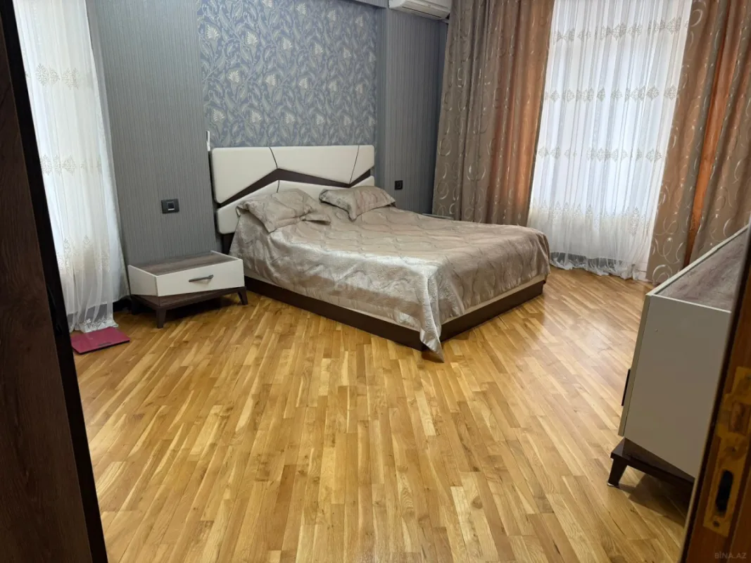 Satılır 3 otaqlı mənzil 145 m²