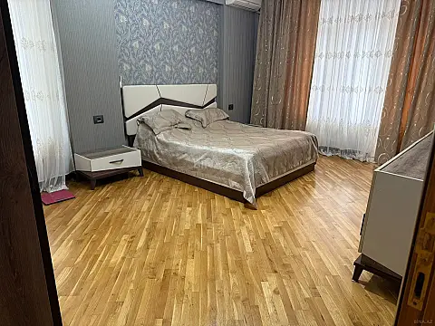 Satılır 3 otaqlı mənzil 145 m²