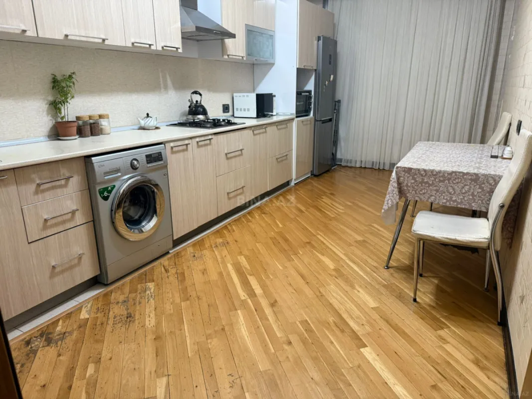 Satılır 3 otaqlı mənzil 145 m²