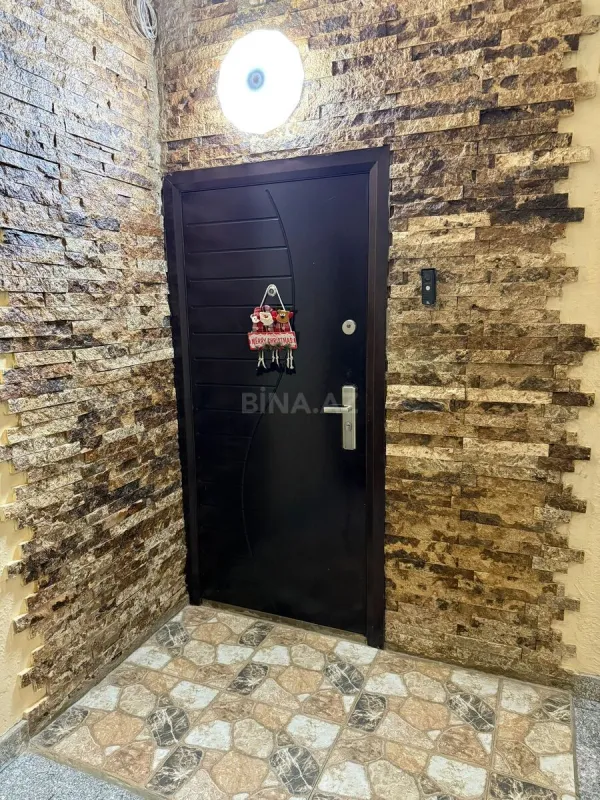 Satılır 3 otaqlı mənzil 145 m²