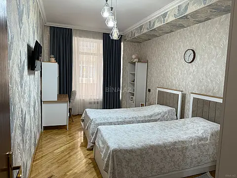 Satılır 3 otaqlı mənzil 145 m²