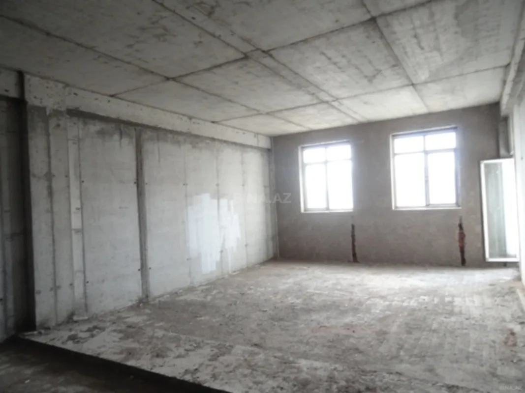 Satılır 4 otaqlı mənzil 196 m²