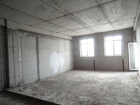 Satılır 4 otaqlı mənzil 196 m²