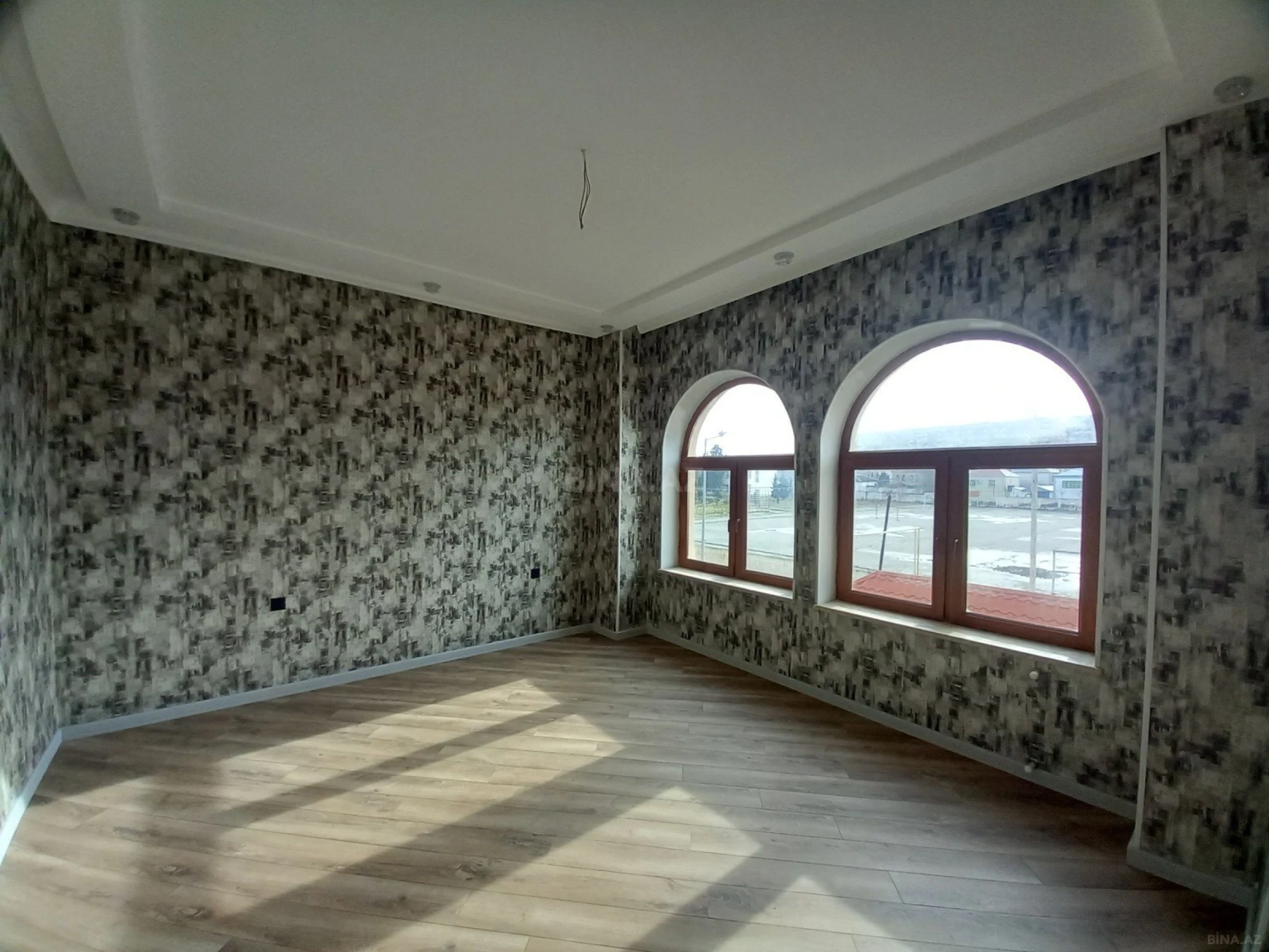 Satılır 6 otaqlı həyət evi 250 m²