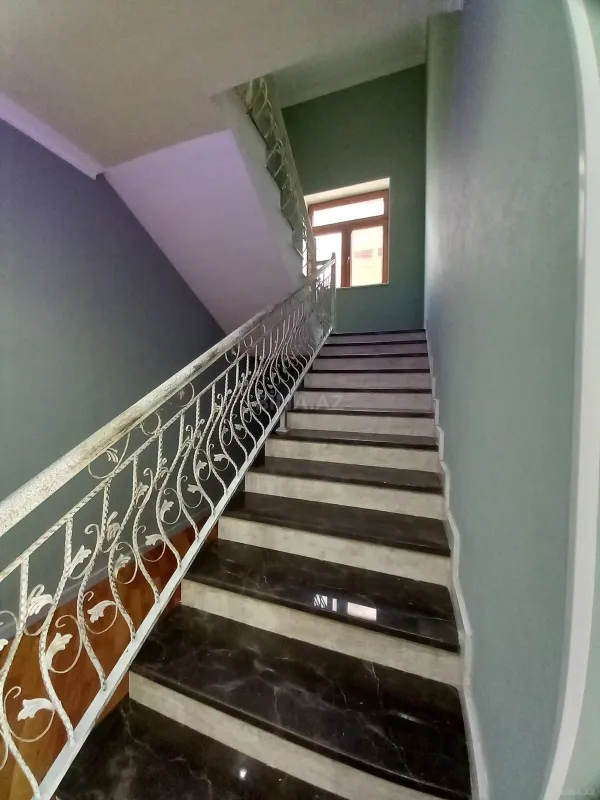 Satılır 6 otaqlı həyət evi 250 m²