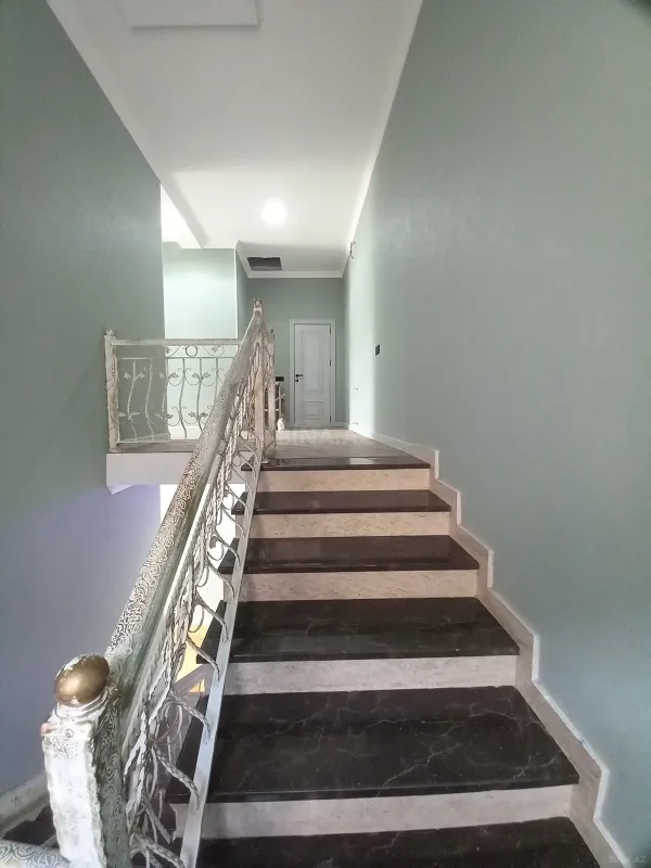 Satılır 6 otaqlı həyət evi 250 m²