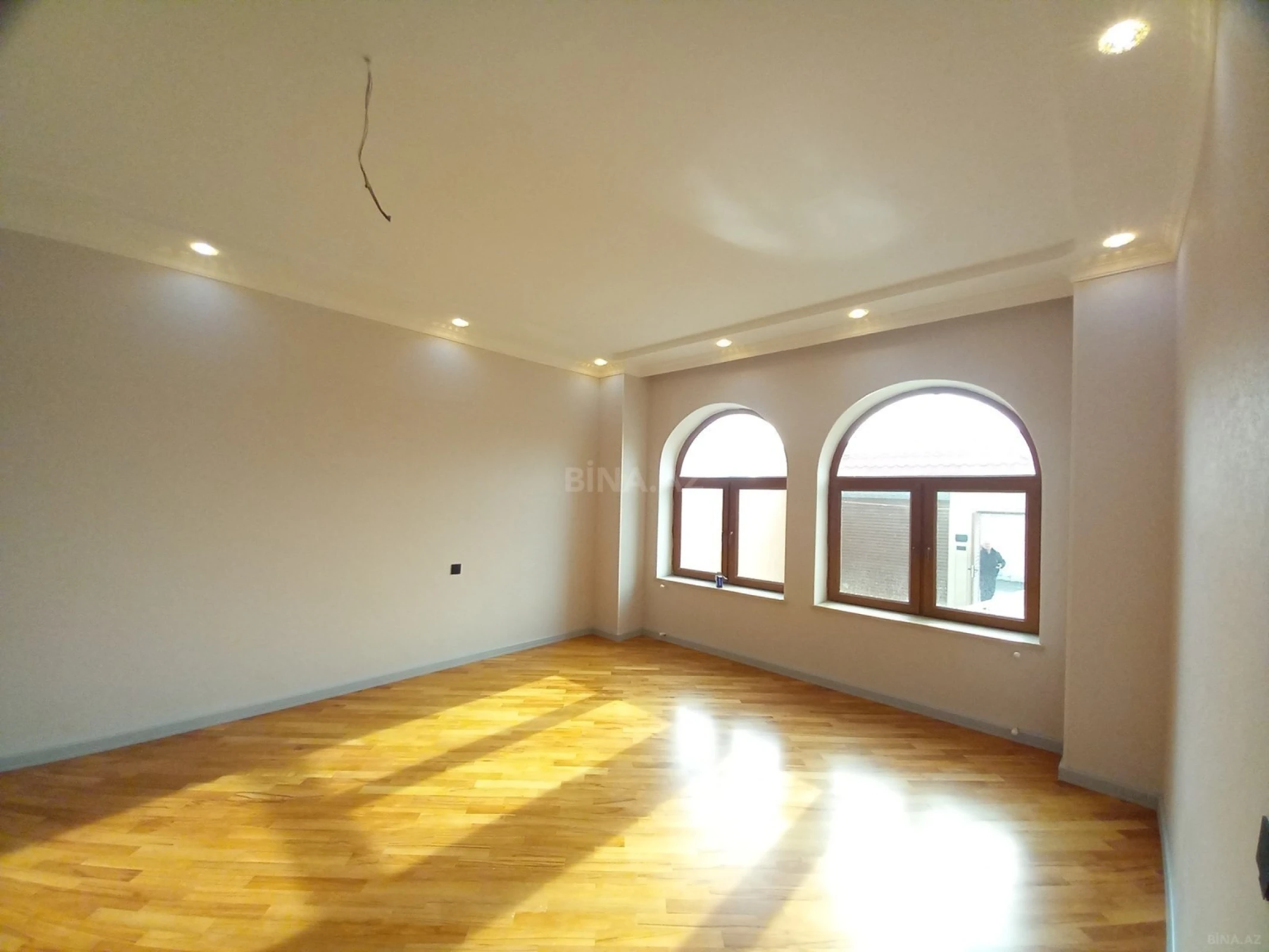 Satılır 6 otaqlı həyət evi 250 m²