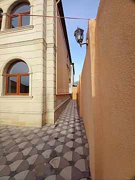 Satılır 6 otaqlı həyət evi 250 m²
