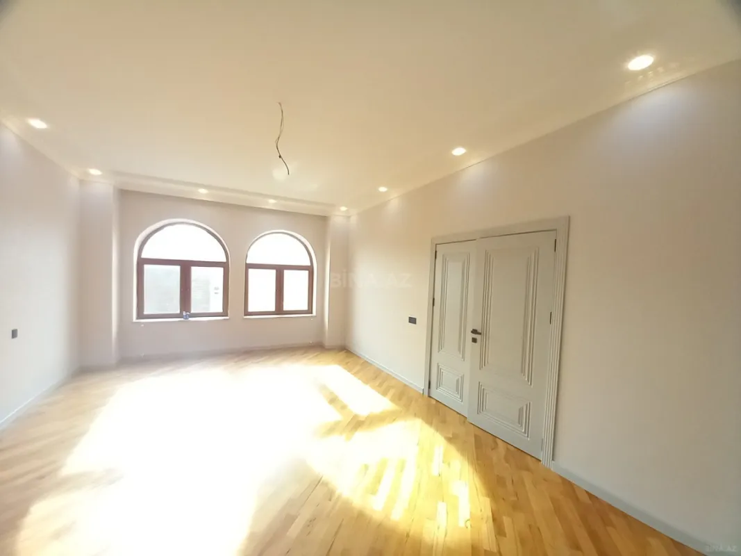 Satılır 6 otaqlı həyət evi 250 m²