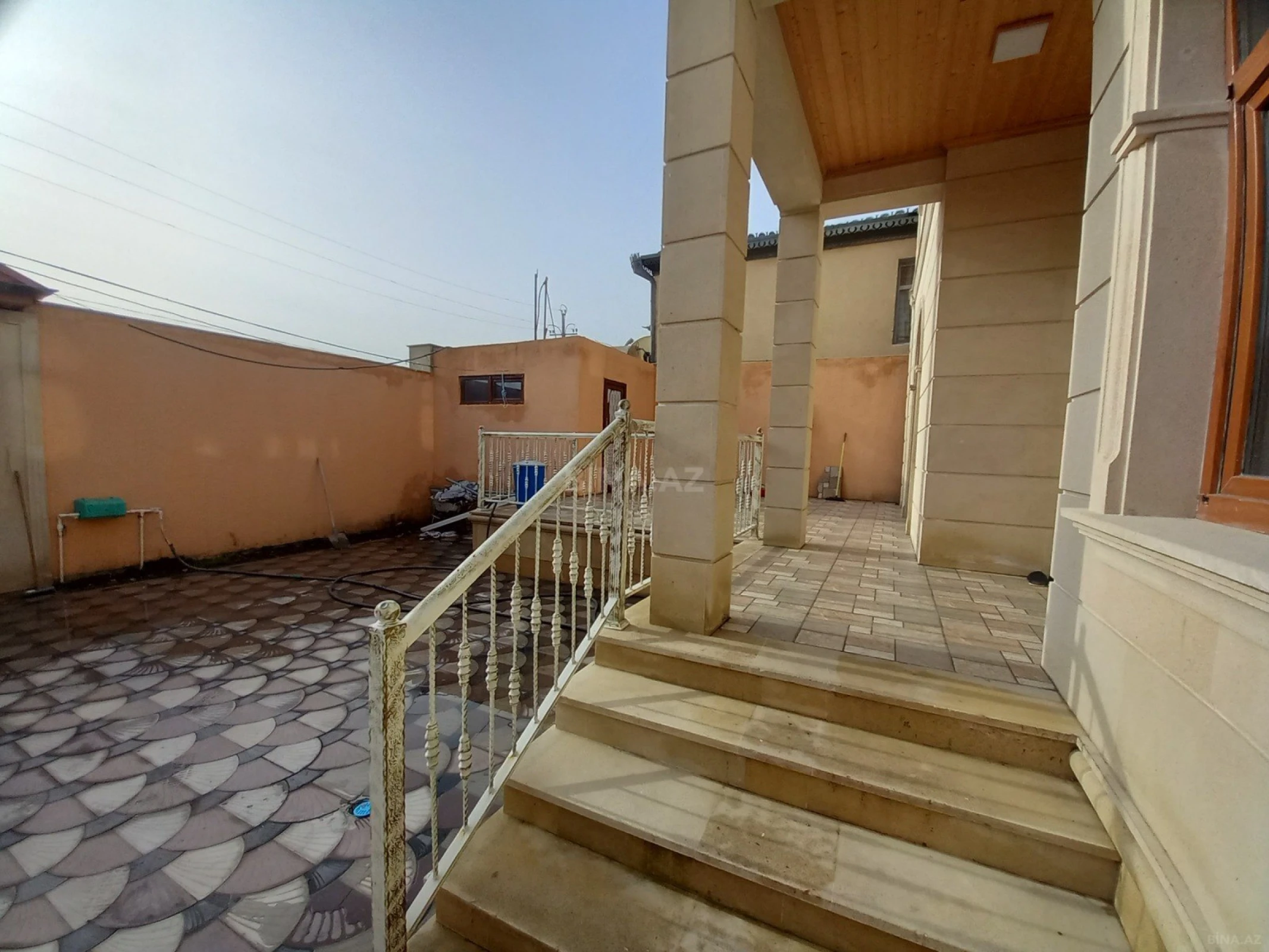 Satılır 6 otaqlı həyət evi 250 m²