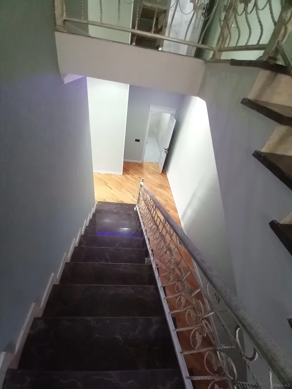 Satılır 6 otaqlı həyət evi 250 m²