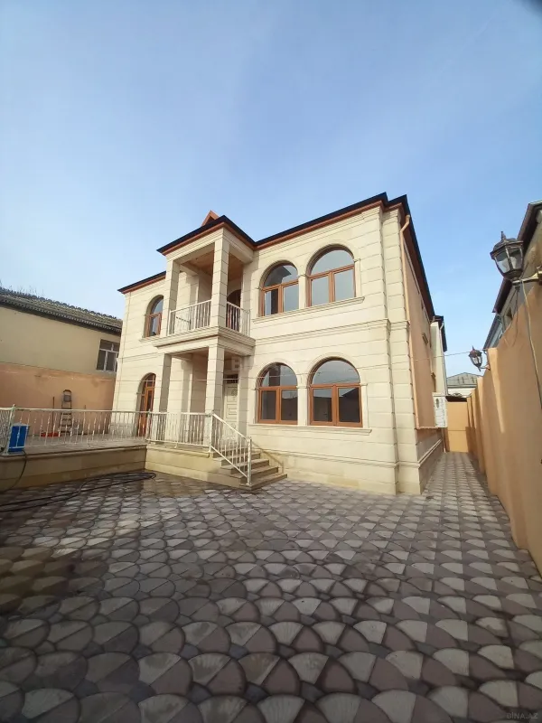 Satılır 6 otaqlı həyət evi 250 m²