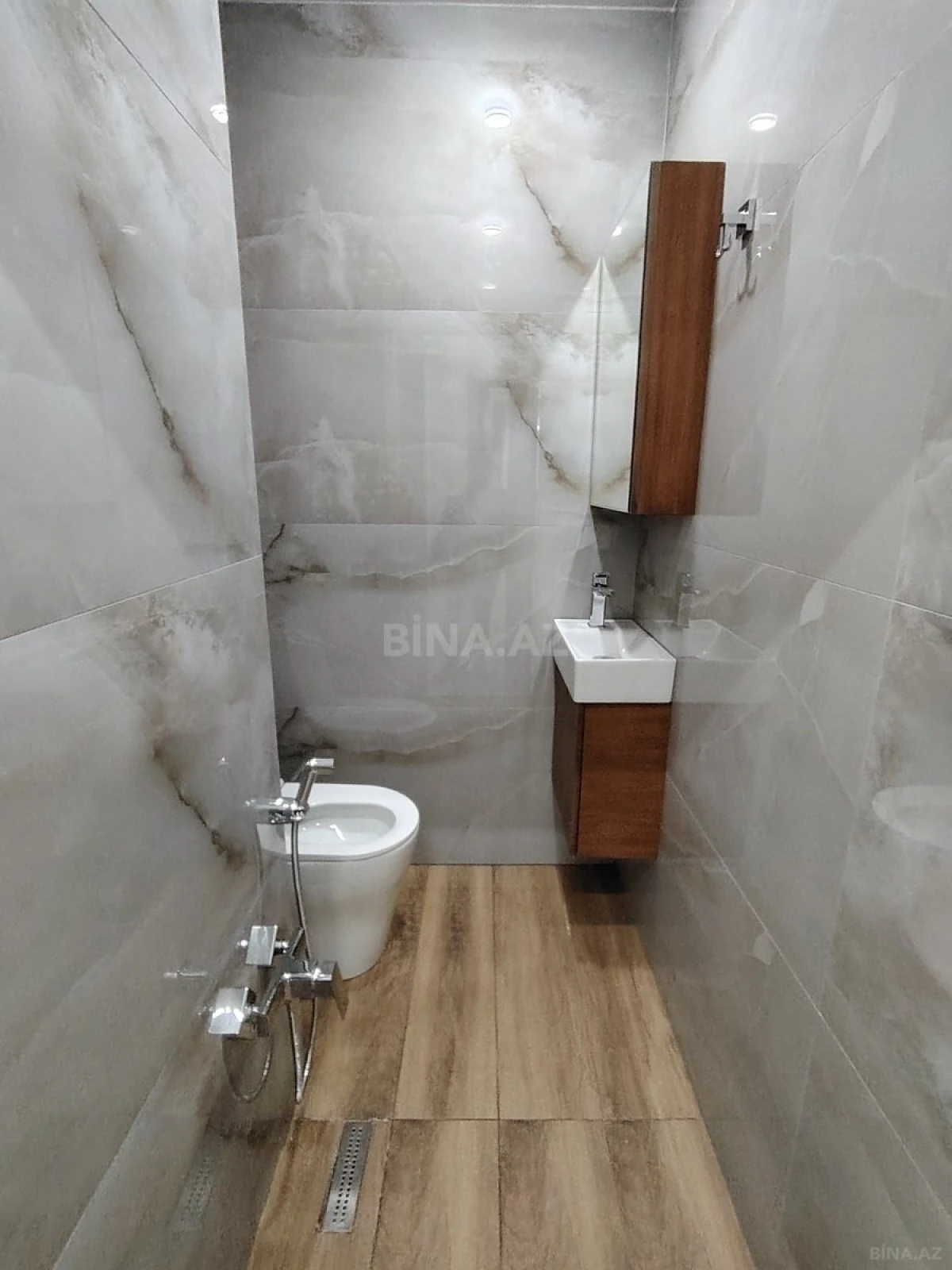 Satılır 3 otaqlı mənzil 98 m²