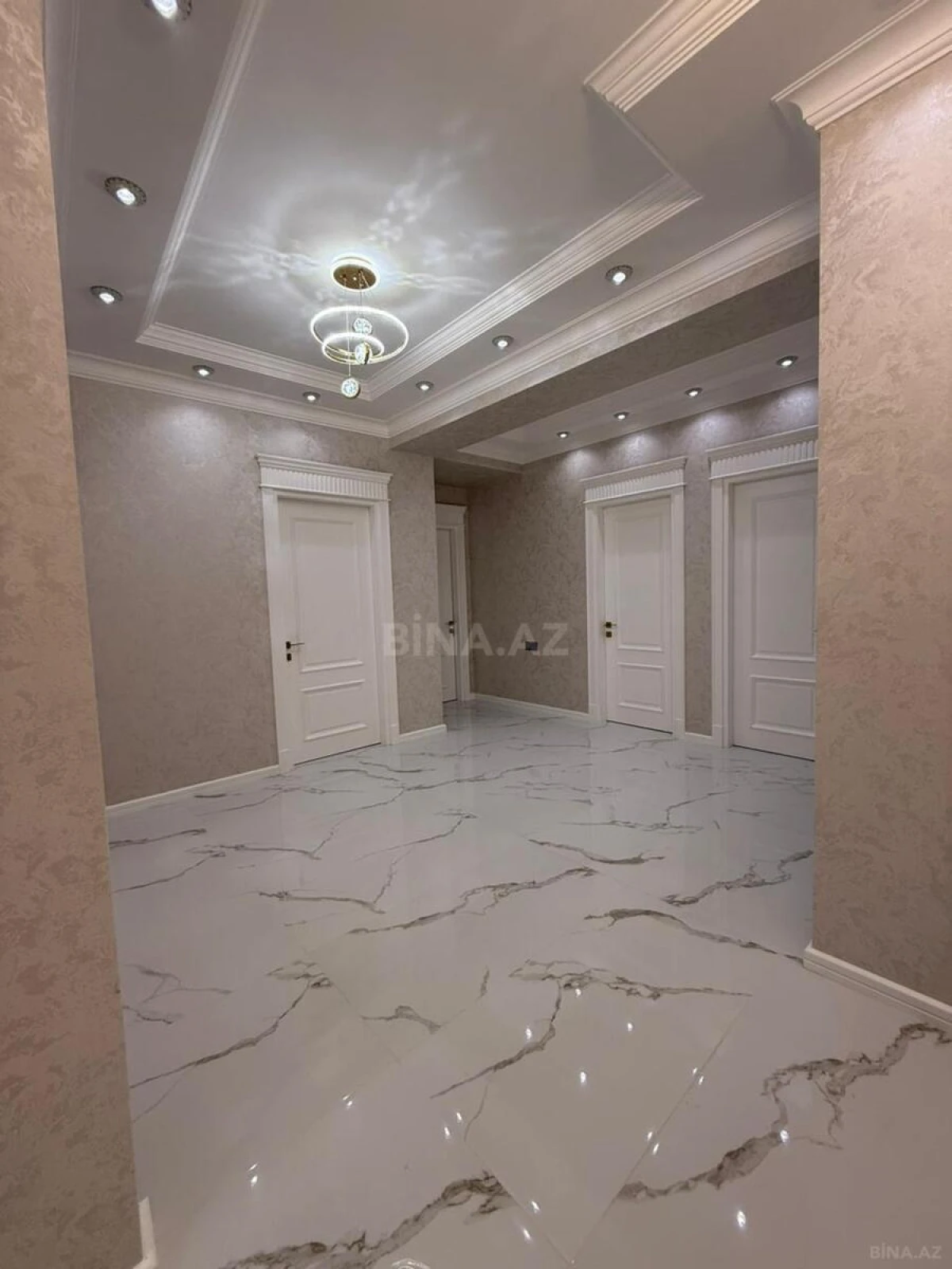 Satılır 3 otaqlı mənzil 142 m²