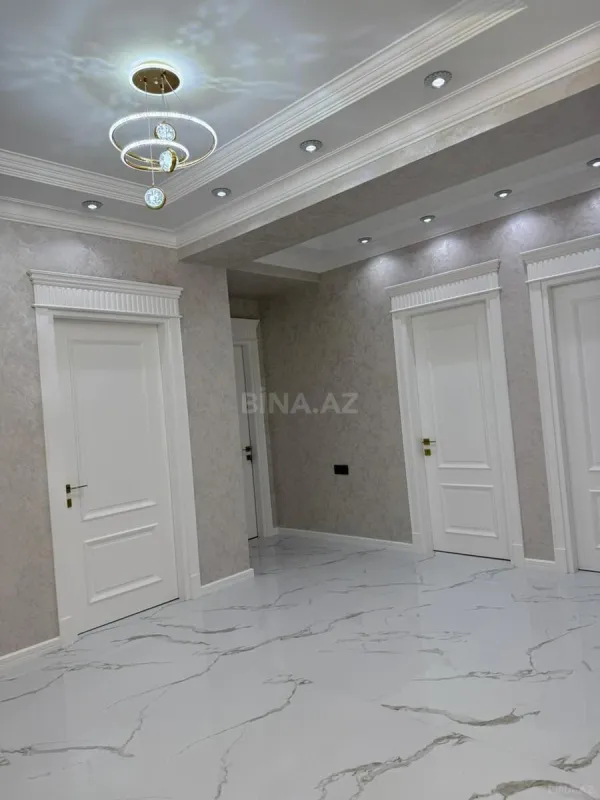Satılır 3 otaqlı mənzil 142 m²
