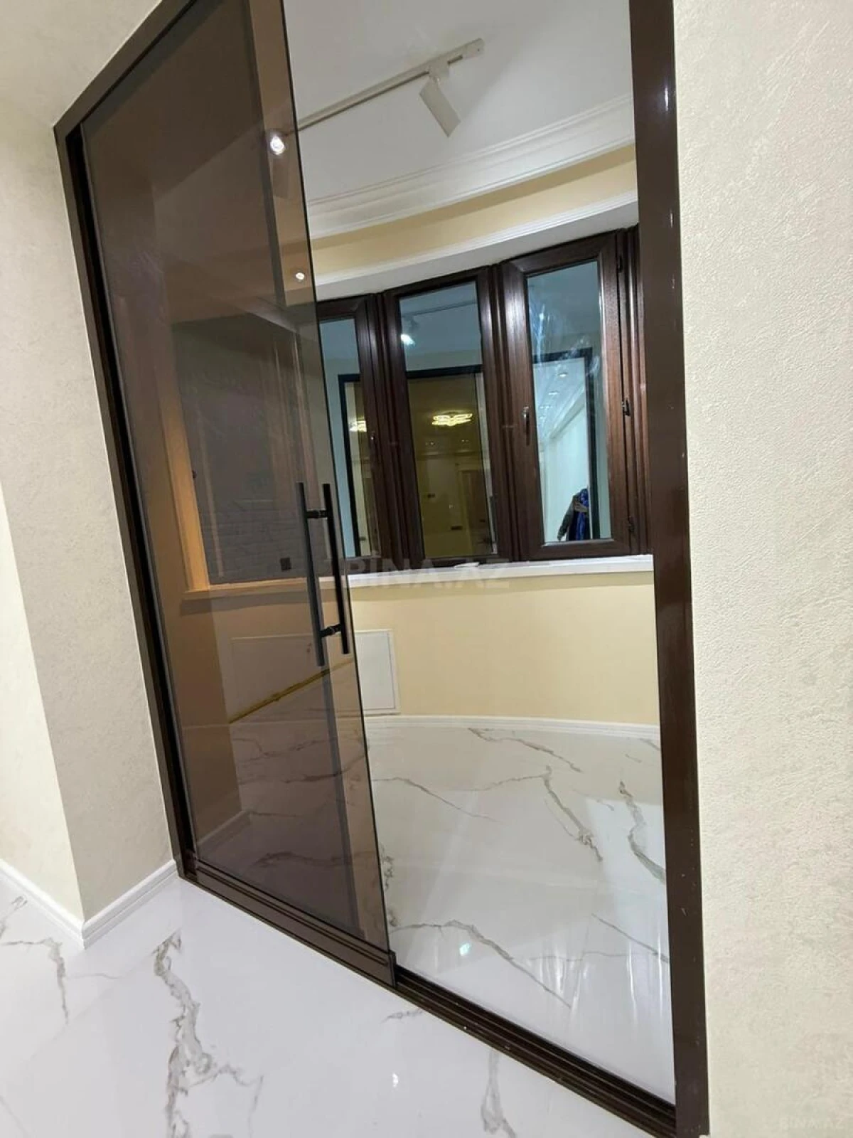 Satılır 3 otaqlı mənzil 142 m²