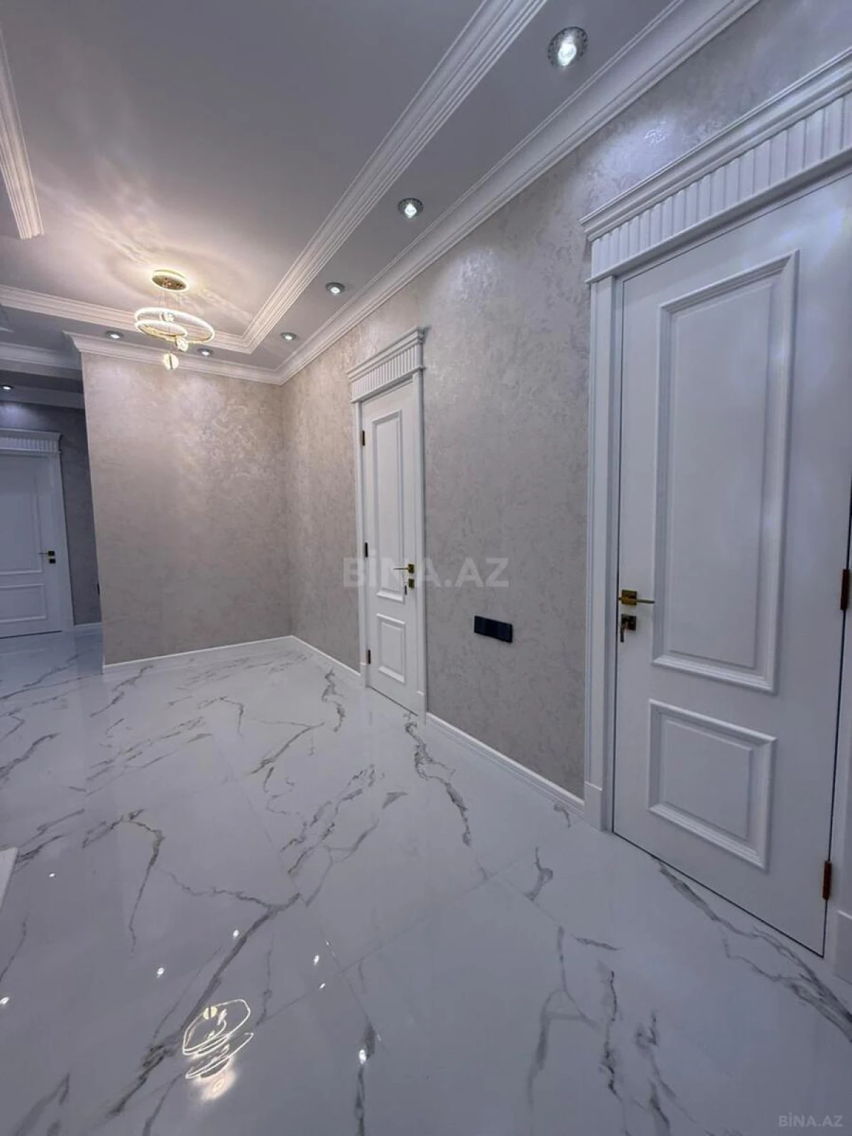 Satılır 3 otaqlı mənzil 142 m²