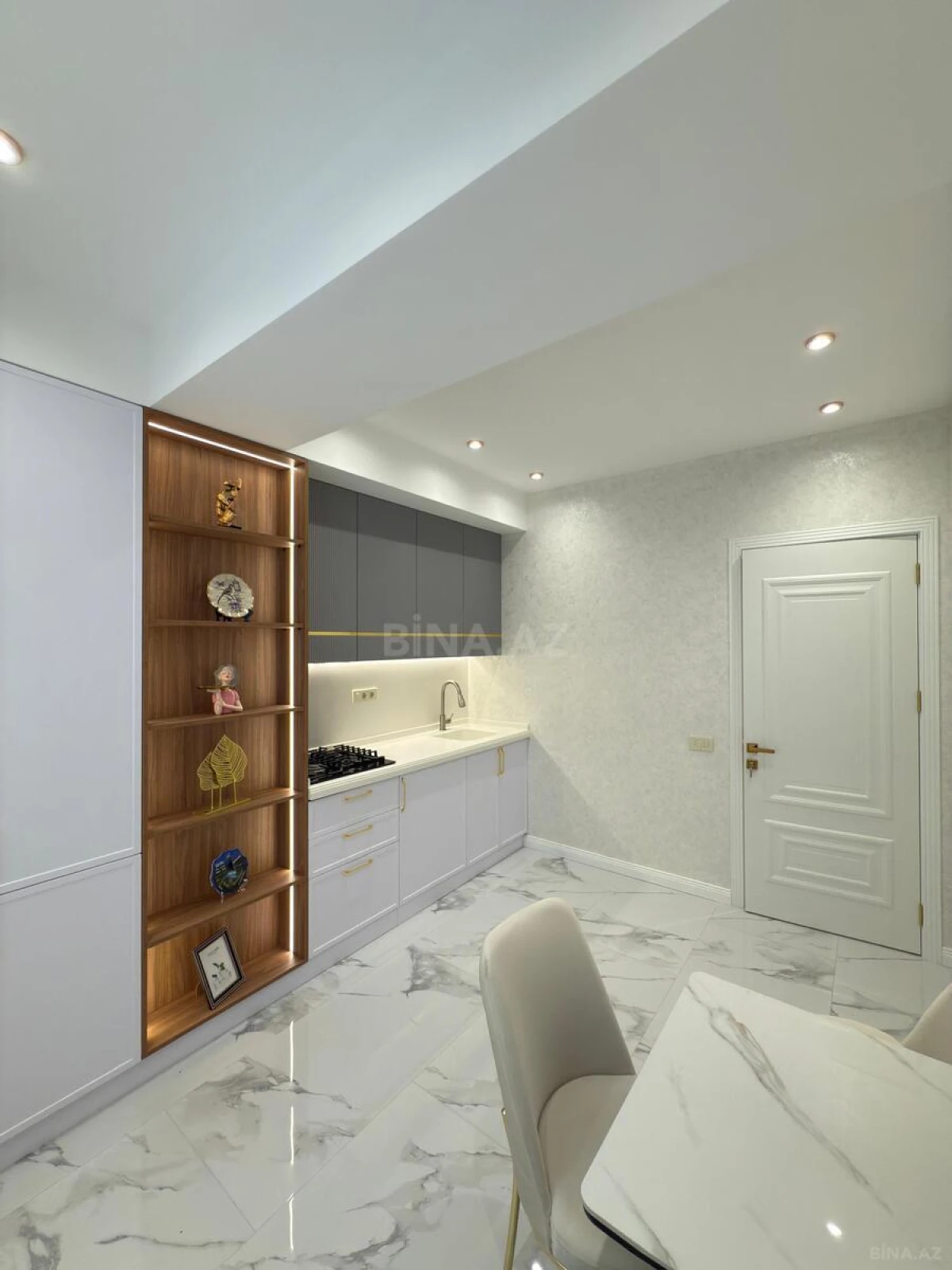 Satılır 4 otaqlı mənzil 110 m²