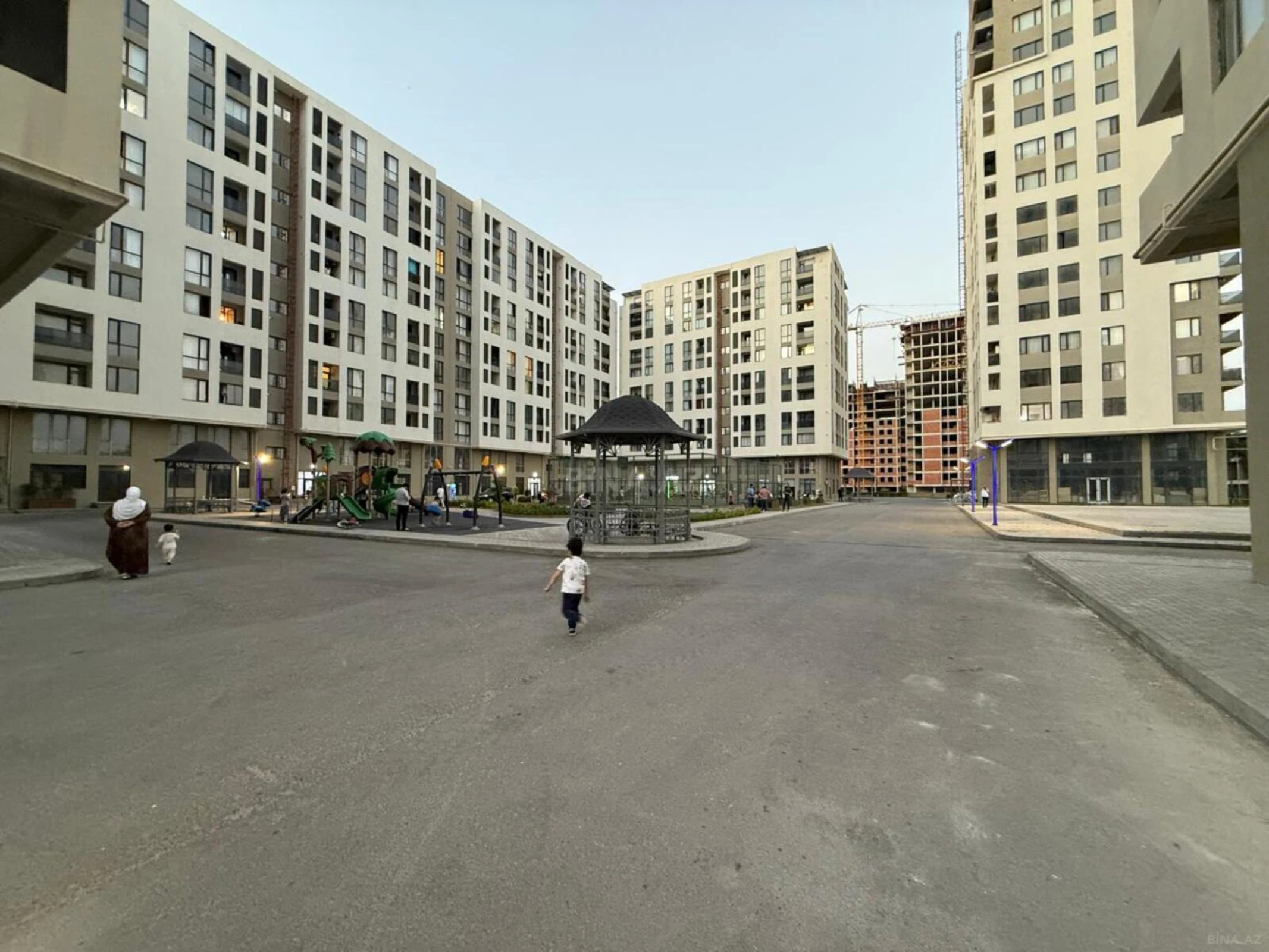 Satılır 4 otaqlı mənzil 110 m²