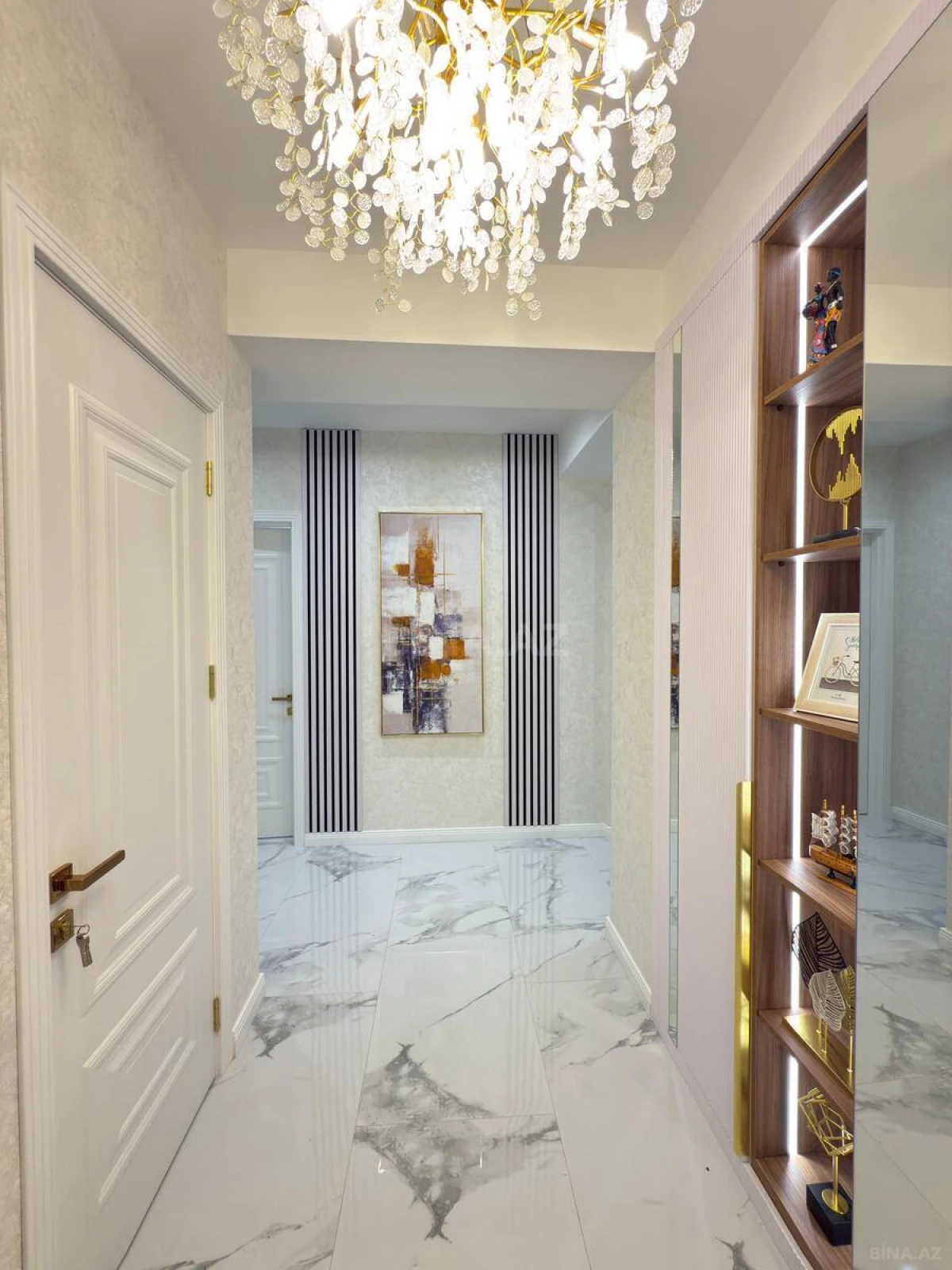 Satılır 4 otaqlı mənzil 110 m²