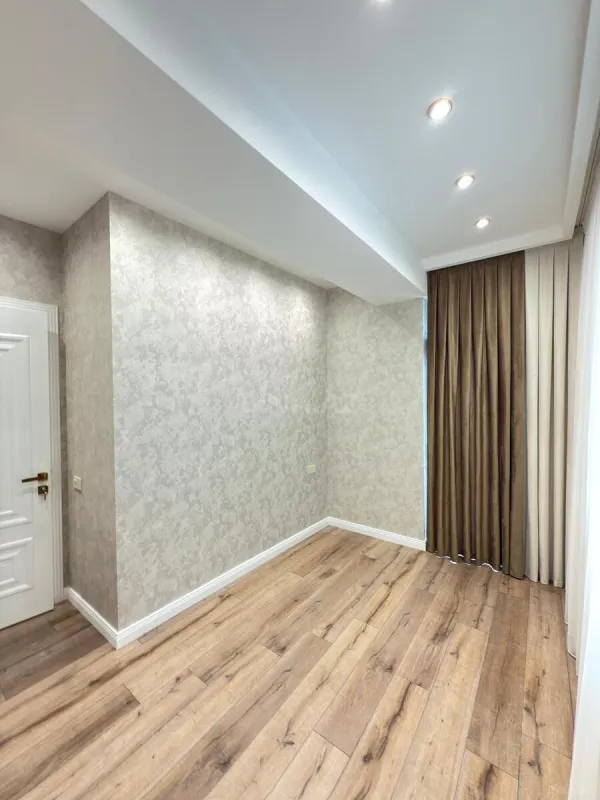Satılır 4 otaqlı mənzil 110 m²