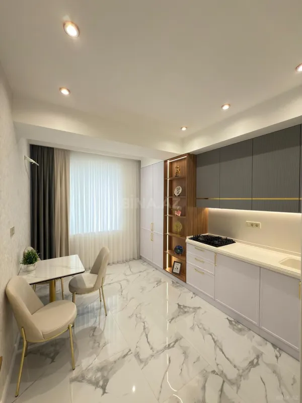 Satılır 4 otaqlı mənzil 110 m²