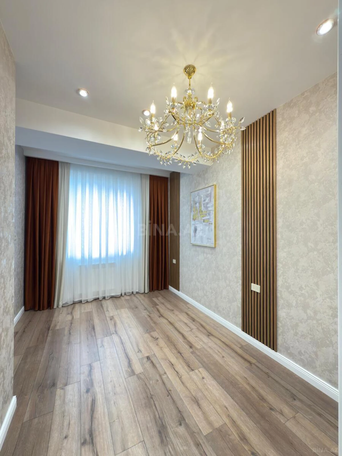 Satılır 4 otaqlı mənzil 110 m²