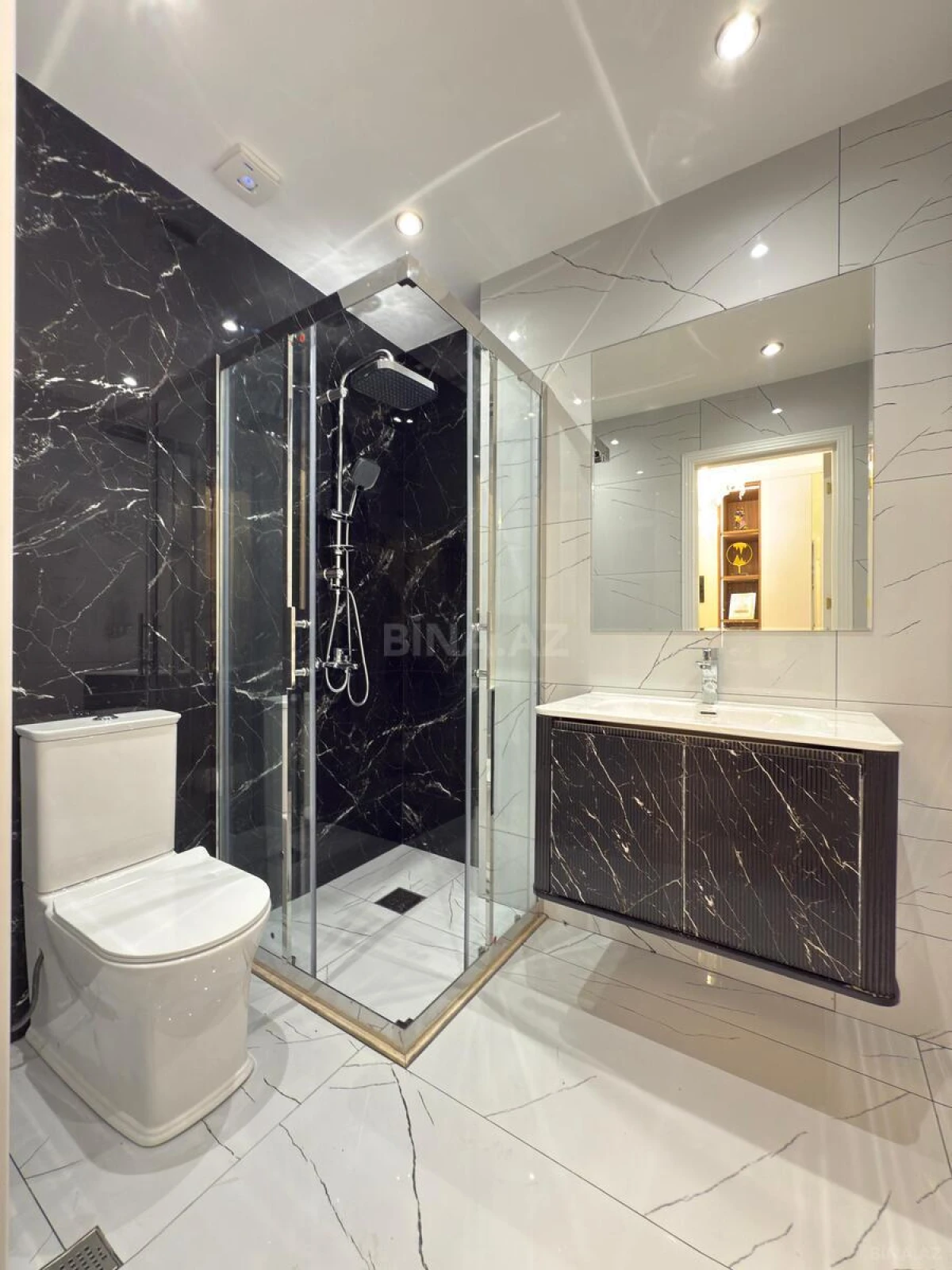 Satılır 4 otaqlı mənzil 110 m²