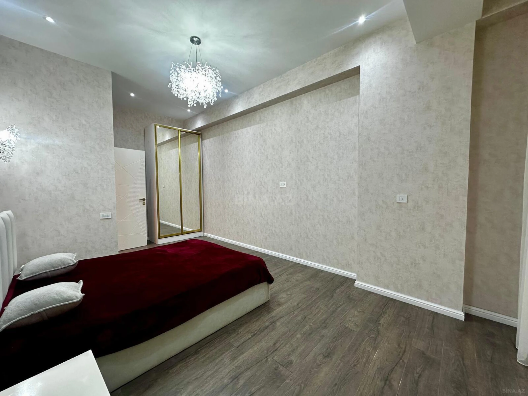 Satılır 2 otaqlı mənzil 67 m²