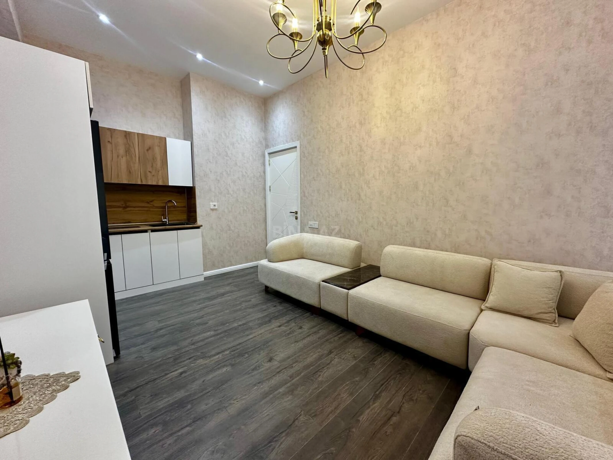 Satılır 2 otaqlı mənzil 67 m²