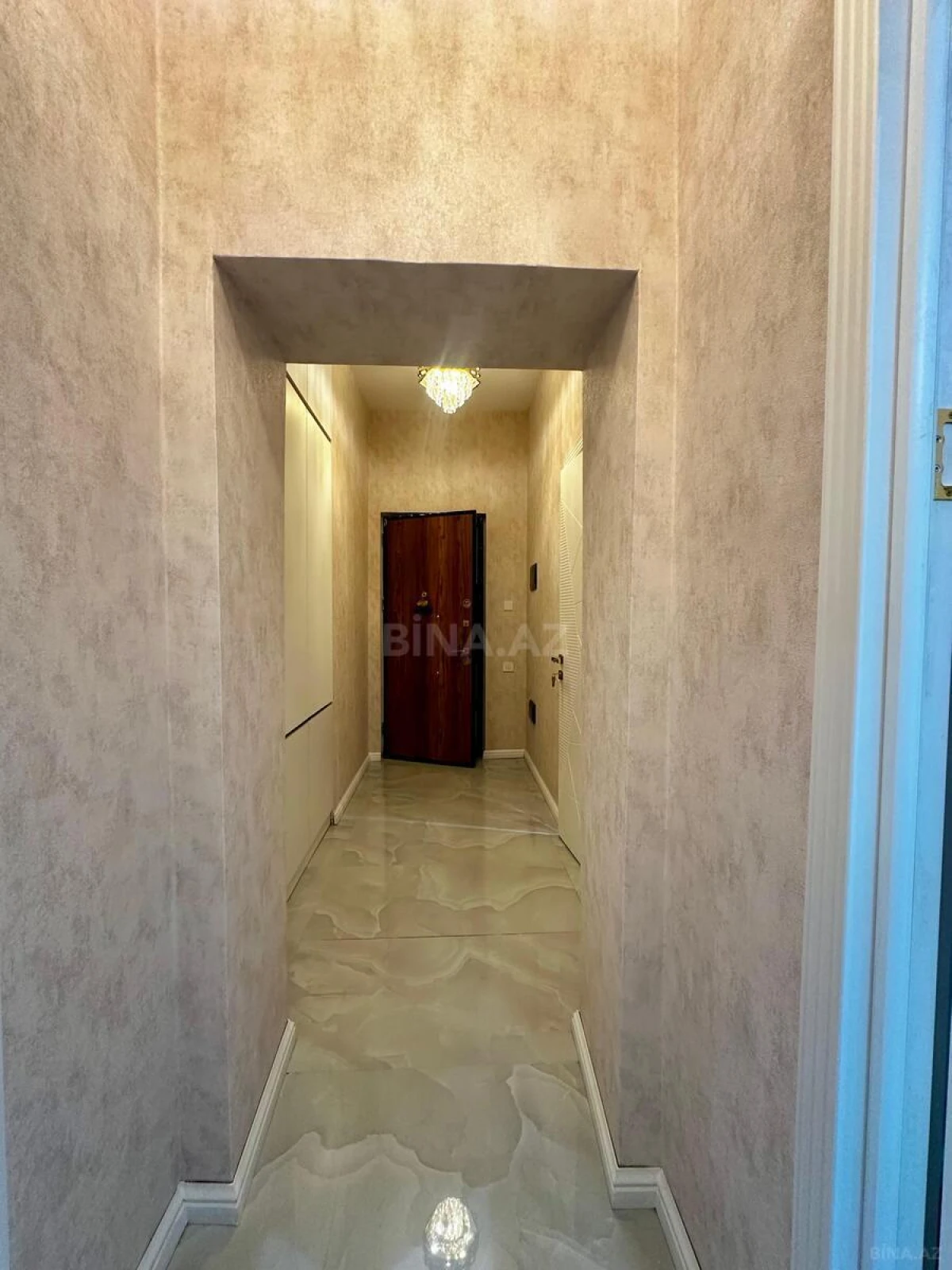 Satılır 2 otaqlı mənzil 67 m²