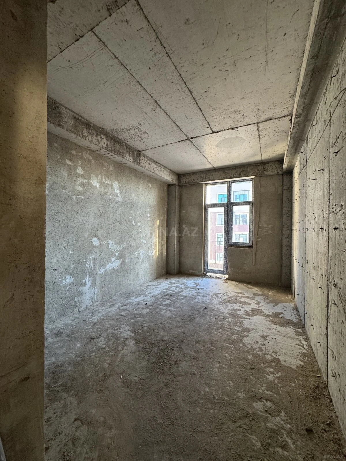 Satılır 3 otaqlı mənzil 135 m²