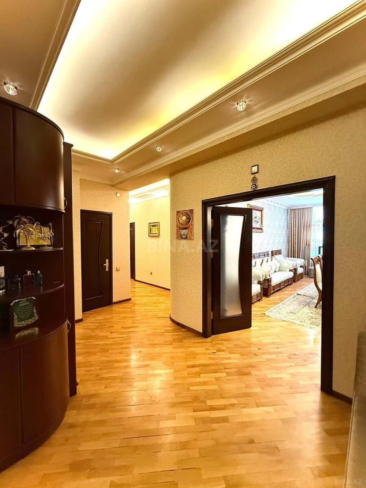 Satılır 3 otaqlı mənzil 147 m²