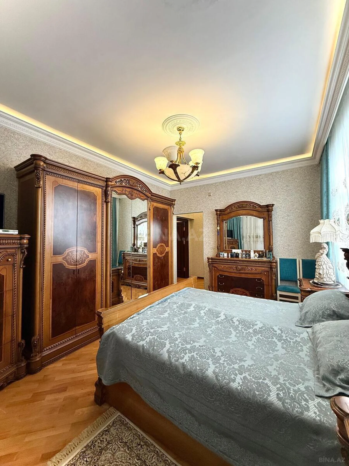 Satılır 3 otaqlı mənzil 147 m²