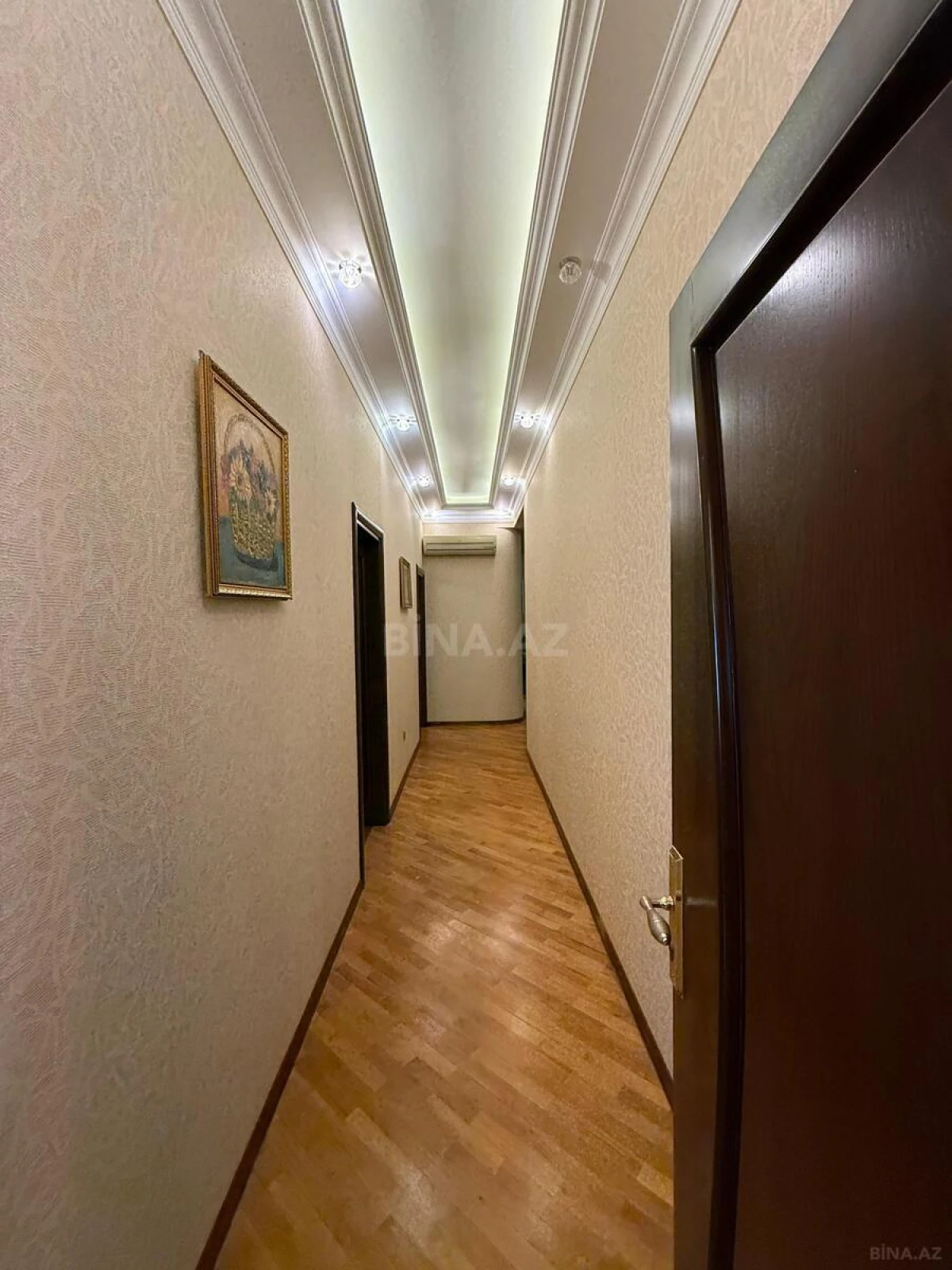 Satılır 3 otaqlı mənzil 147 m²