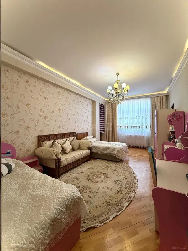 Satılır 3 otaqlı mənzil 147 m²