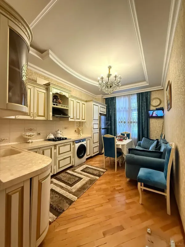 Satılır 3 otaqlı mənzil 147 m²