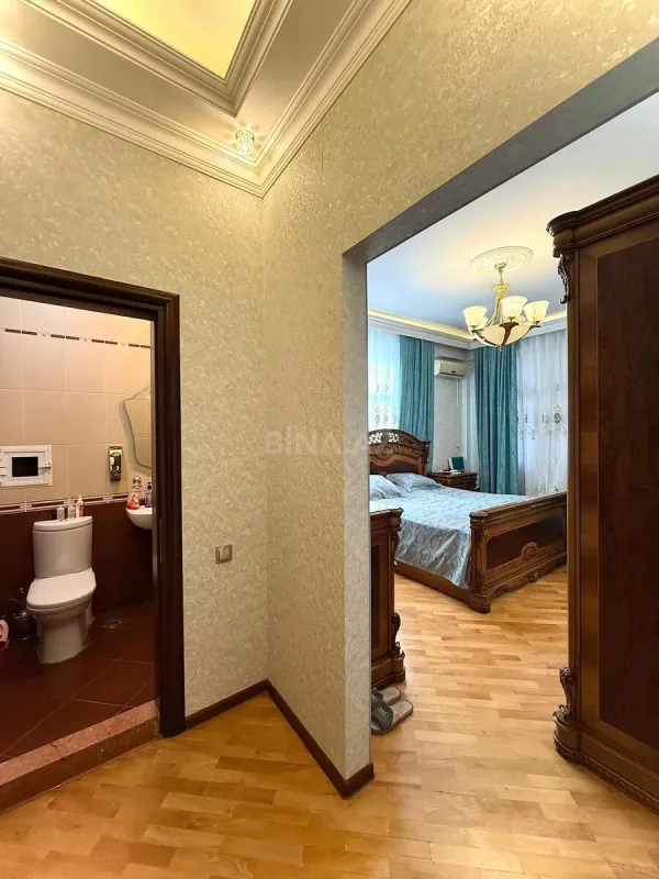 Satılır 3 otaqlı mənzil 147 m²