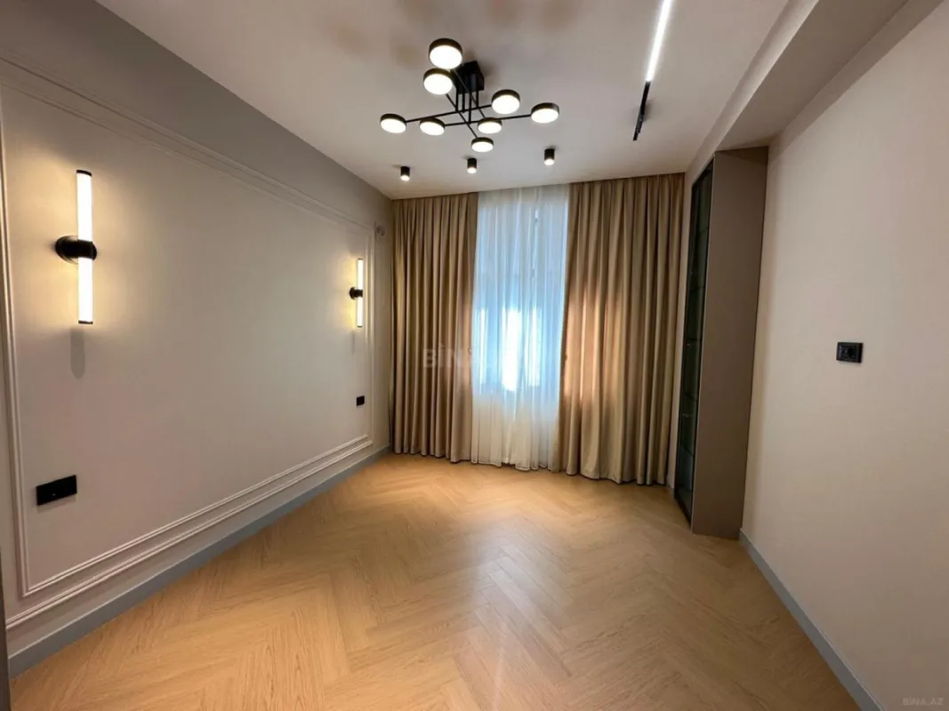 Satılır 4 otaqlı mənzil 117 m²