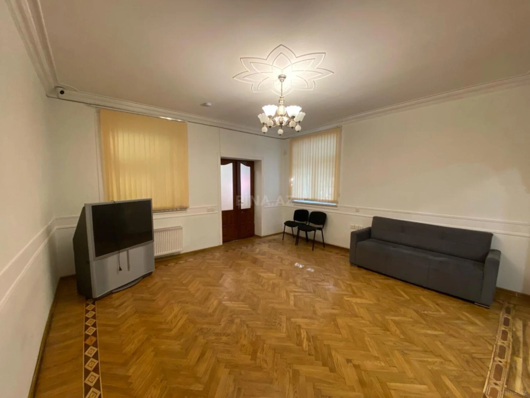 Satılır 9 otaqlı həyət evi 450 m²